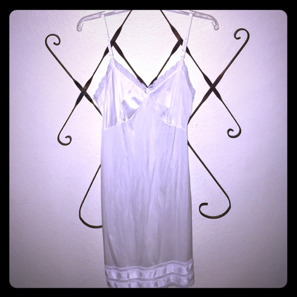 BEAUTIFUL WHITE SLIP🤍